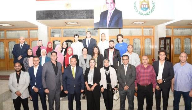 محافظ أسيوط: الشباب هم طاقة الوطن ويجب استغلالها من أجل البناء (صور)