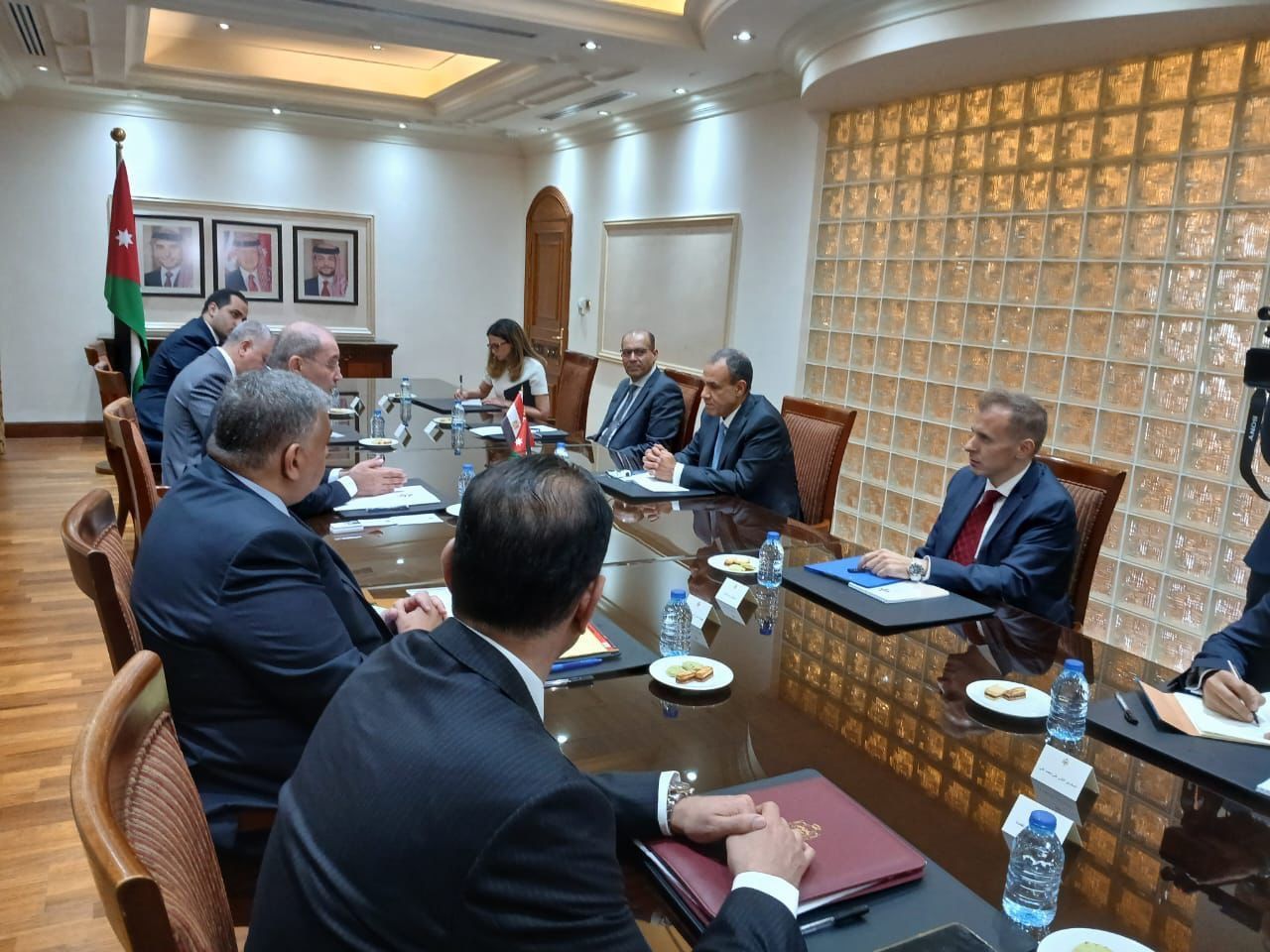 خلال زيارته عمان.. وزير الخارجية ونظيره الأردني يبحثان مستجدات الأوضاع بغزة