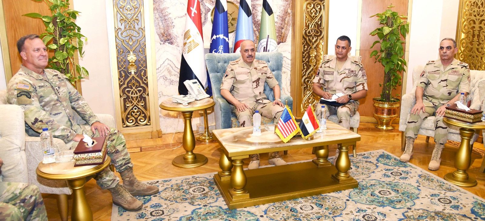 الفريق أول عبد المجيد صقر يلتقي قائد القيادة المركزية الأمريكية «فيديو»