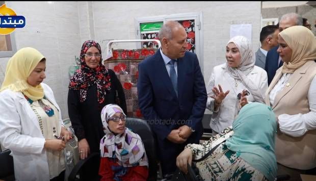 محافظ القاهرة يتفقد قافلة طبية للكشف على ذوي الهمم في حلوان (فيديو)