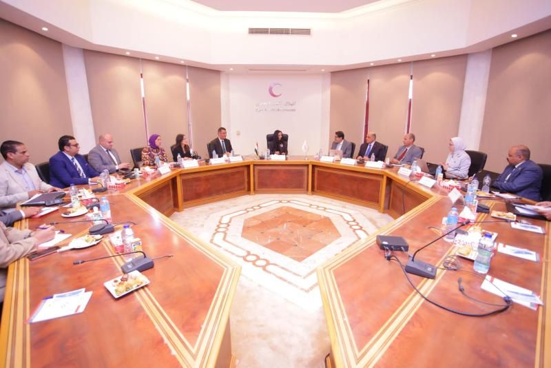 وزيرة التضامن الاجتماعي تتفقد المركز العام للهلال الأحمر المصري