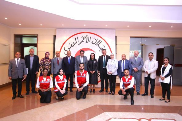 وزيرة التضامن تتفقد الهلال الأحمر المصري وتعلن تقديم 24 ألف طن مساعدات لغزة