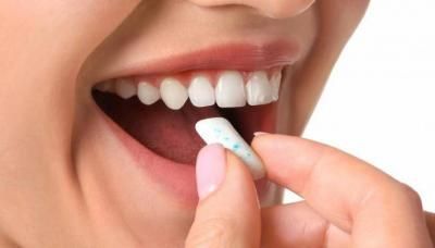ماذا يحدث للجسم عند ابتلاع العلكة؟