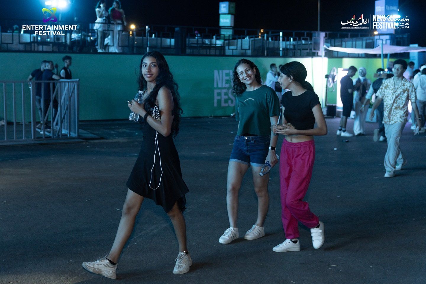 قبل حفل تامر حسني.. أجواء مليئة بالبهجة وحماس مش عادي بمهرجان العلمين الجديدة