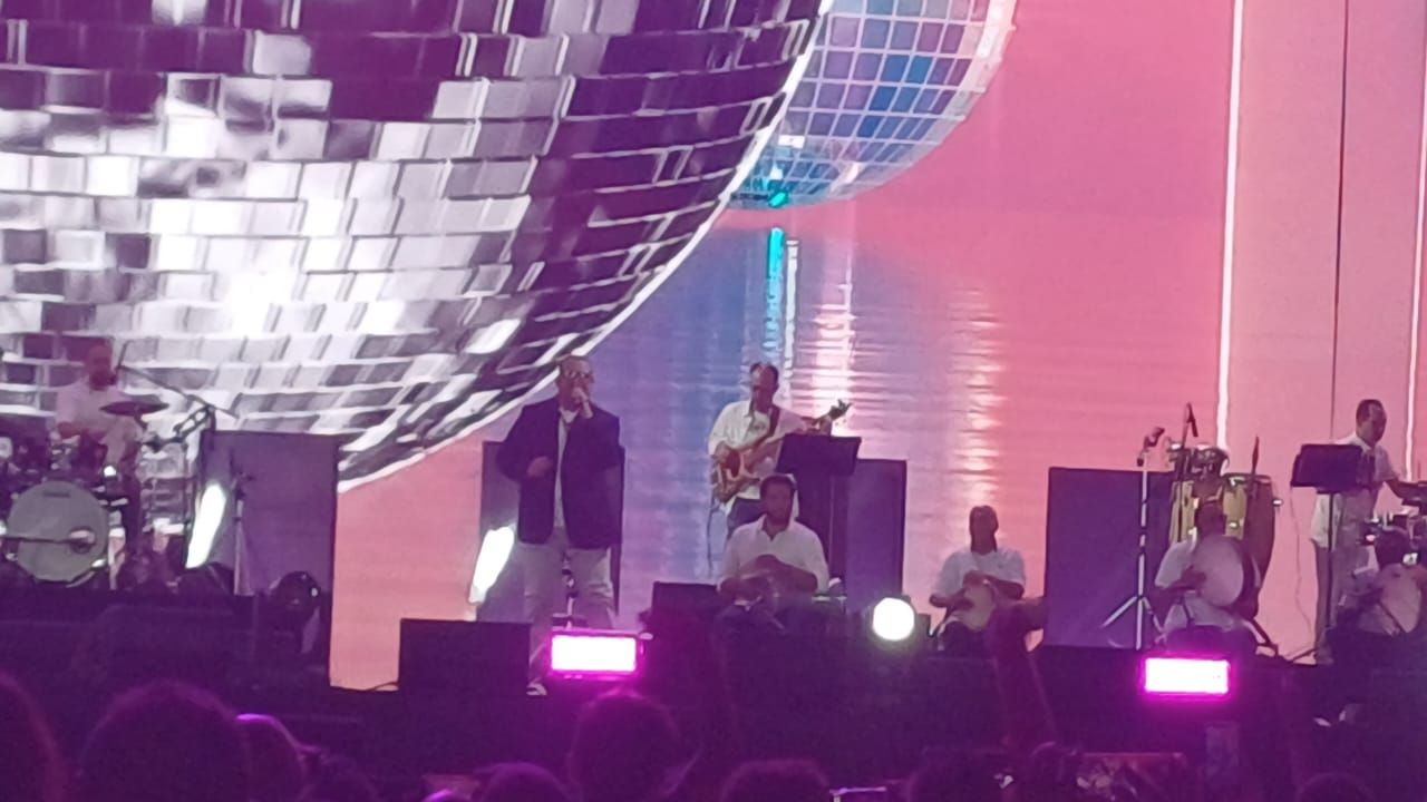 بدء حفل كاسيت 90 بأغنية ماتبطليش للنجم هشام عباس (صور)