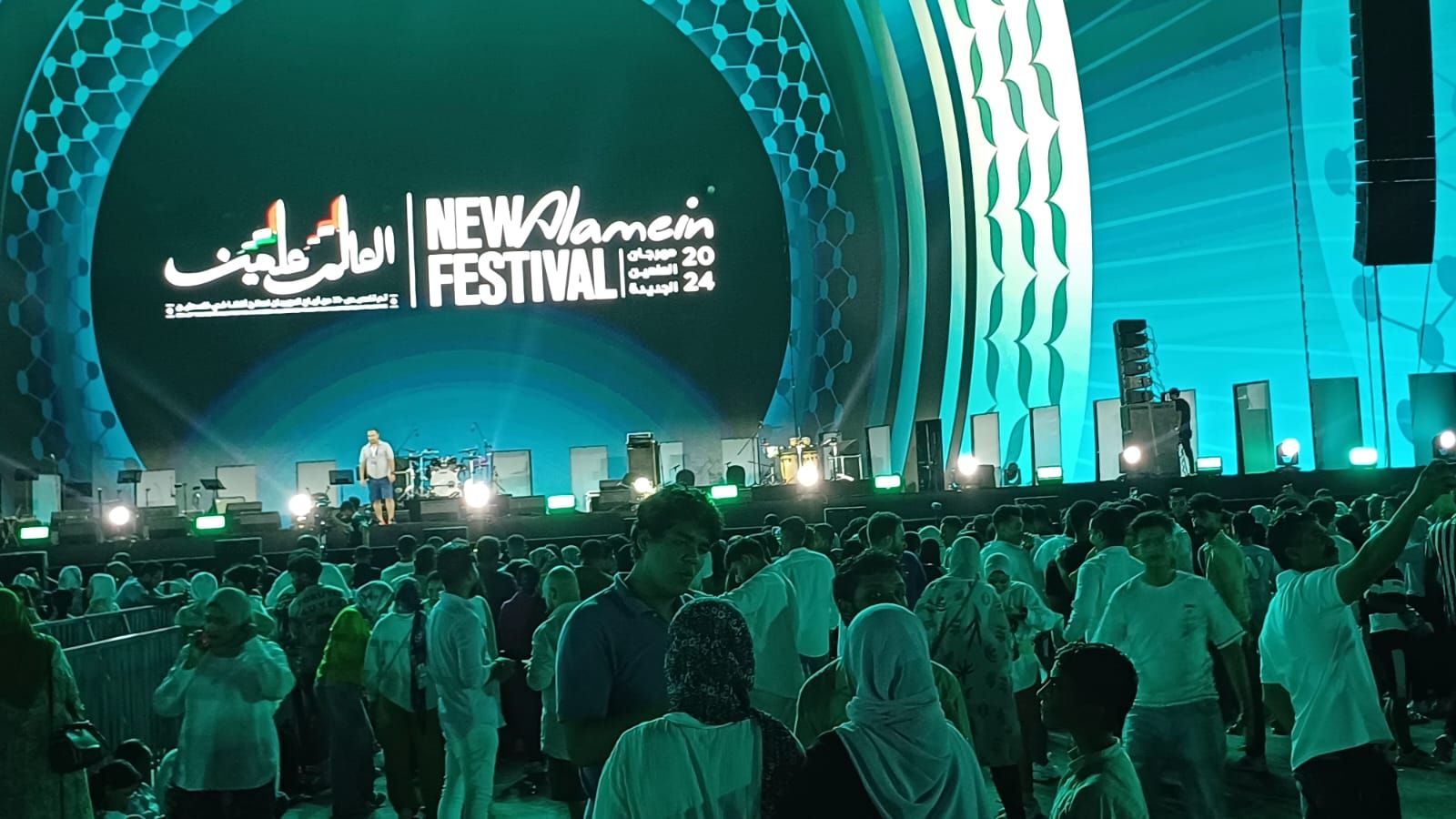 توافد جمهور رامي جمال على حفله بمهرجان العلمين الجديدة فى نسخته الثانية