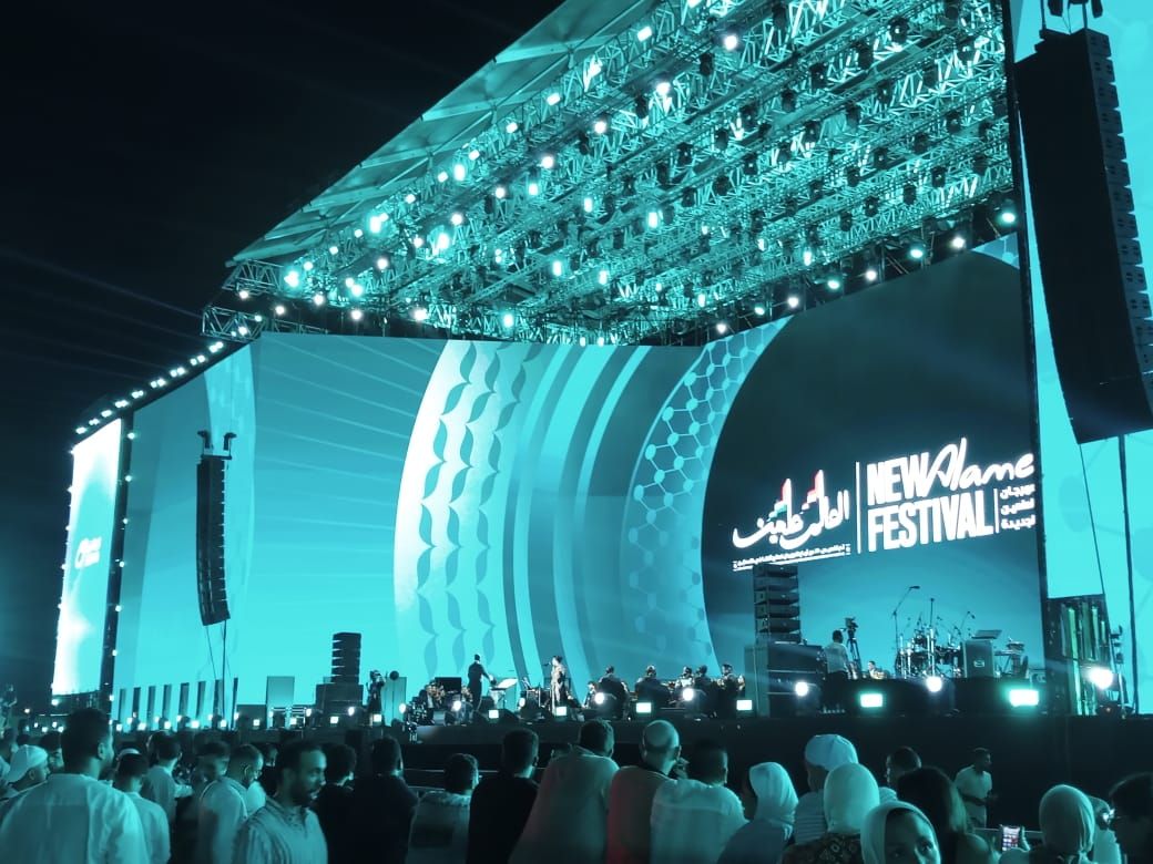 بدء حفل سعاد ماسي فى مهرجان العلمين الجديدة بأغنية "فيا ليلى"