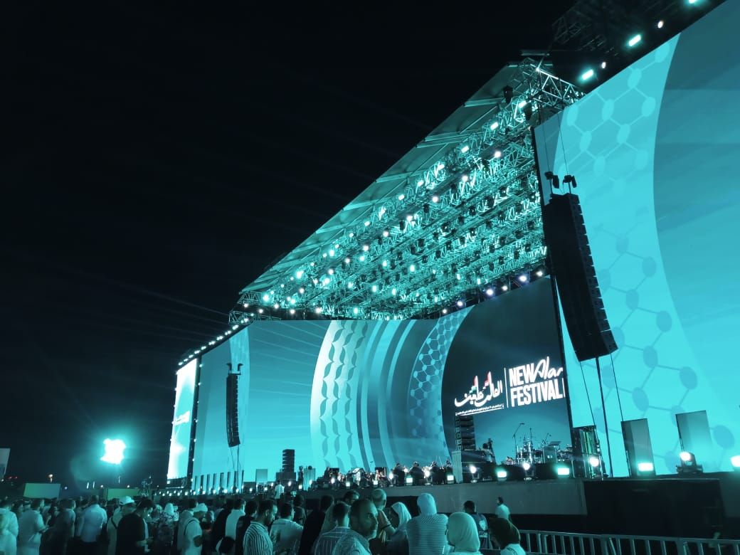 بدء حفل سعاد ماسي فى مهرجان العلمين الجديدة بأغنية "فيا ليلى"