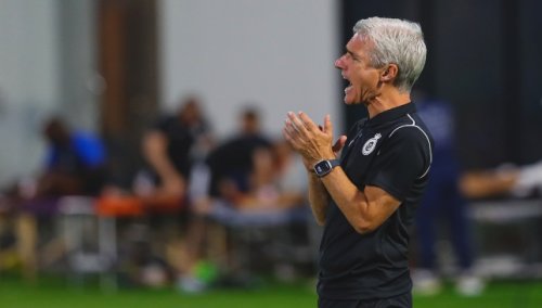 أزمات تهدد استقرار الاتحاد السعودي.. كاسترو يبعث برسائل استفزازية وسعود عبدالحميد في مواجهة مع الهلال