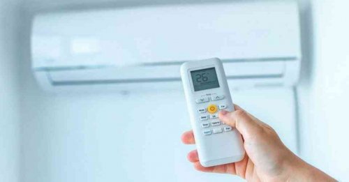 صنايعي التكييفات قالي عليها".. زر خطير في ريموت التكييف يقلل استهلاك الكهرباء إلى 50% مرة وحدة.. سر لن يخطر ببالك!