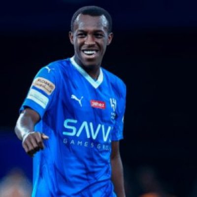 تفاصيل جديدة .. تطور جديد يغير مسار مستقبل سعود عبدالحميد مع الهلال