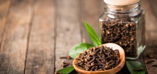 “للعرسان فقط” .. استخدم مسمار واحد من زيت القرنفل بهذه الطريقة المذهلة يجعله أقوى أضعاف الحبة الزرقاء!!