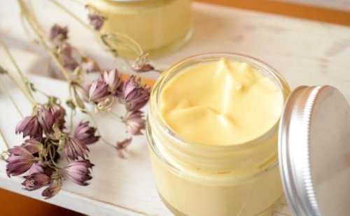 «ياريتني عرفتها من زمان!!» .. طريقة تحضير المخمرية في البيت لتعطير الجسم بمكونات في كل منزل .. ريحتك هتملي المكان