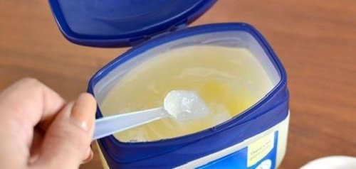 بديل الليزر في منزلك” .. هاتي كريم الفازلين وتخلصي من الشعر الزائد من وجهك وجسمك بدون اي الم والحصول على بشرة ناعمة زي ملكات الجمال!