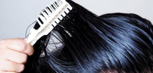 هتبقى رابونزل .. أسهل طريقة لعمل كيراتين النشا والفازلين لفرد الشعر الخشن والمجعد في غمضة عين هتلاقيه خيوط حرير‎.. ياريتني عرفتها من زمان؟