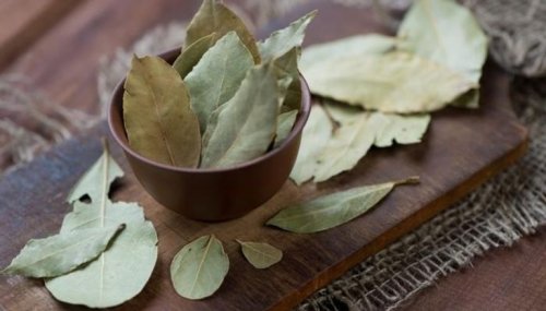 "معجزة ربانية".. ورقة واحدة ستجعل بطنك مسطحا وشعرك كثيف خالي من الشيب ووجهك ابيض كالقمر في 3 أيام!