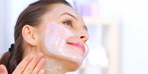 ماسكات طبيعية لإزالة الحبوب ونضارة الوجه بوصفات طبيعية تعرفي عليها