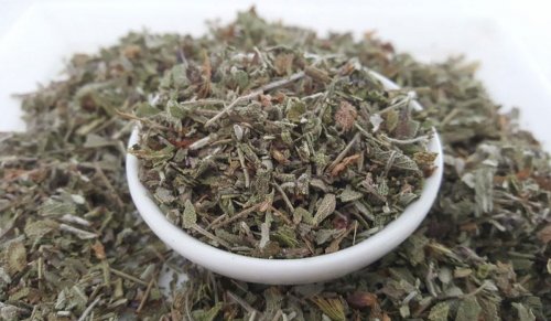 داخل كل بيت... استكشف عشبة مغفول عنها تنشط الذاكرة وتنهي هشاشة العظام حتى وان كنت في السبعين من عمرك!