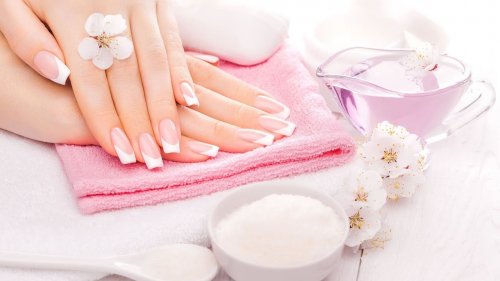 وصفة سحرية.. تنعيم اليدين بالمعجون وتفتيحها وتمتعي بيدين ناعمة وبيضاء تظهر أنوثتك