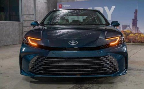 بـ تصميم أبهر الجميع .. إطلاق سيارة تويوتا كامري 2025 في السعودية بسعر وميزات مغرية وغير مسبوقة