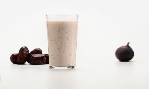 "اكتشفوا سر الفاكهة الربانية الجبارة التي تتحول إلى معجزة عند نقعها بالحليب! تحميك من السكري والقولون وتخفض الكولسترول بطريقة سحرية!"