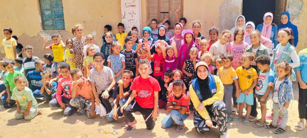 قافلة التحالف الوطني تدخل البهجة على أطفال أسوان قبل العام الدراسي (صور)