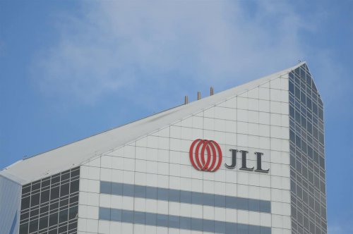 شركة "JLL" تنفذ مشروعات عقارية تحت الإنشاء بتكلفة 1.4تريليون دولار