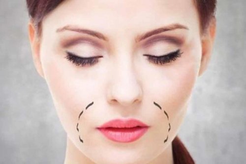 «هتخلي العانس تتجوز»... فقط باستخدام هذا المكون الطبيعي والفعال تخلصي من سواد الفم والبقع الداكنه في البشره في اقل من ربع ساعه!!