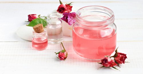 «تقشير من غير فلوس كتير»... وصفة طبيعيه لتقشير البشره بدون الذهاب الى الكوافير ودفع مصاريف باهظه فقط اخلطي السكر مع الورد بهذه الطريقه و شاهدين نتيجه!!