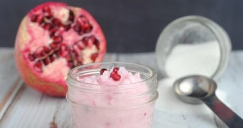 طريقة عمل كريم الرمان والنشا لتنعيم وتقشير البشرة وحفظ شباب البشرة