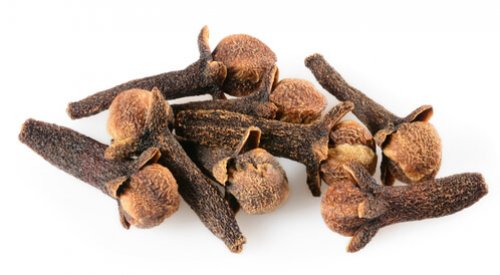 «قنبلة فوائد وأحنا منعرفش!!؟».. حط 7 عيدان قرنفل في كوب ماء واشربه صباحا على الريق واستمتع بالفوائد الجباره لا غنى عنها..طريقة الاستخدام!!