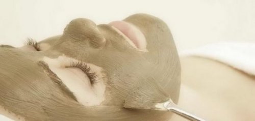 طريقة عمل ماسك الحلبة والخميرة في المنزل للتسمين الوجه ونفخ الخدود