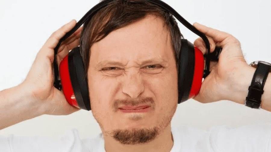 كيف تحمي أذنيك من أضرار سماعات الرأس؟