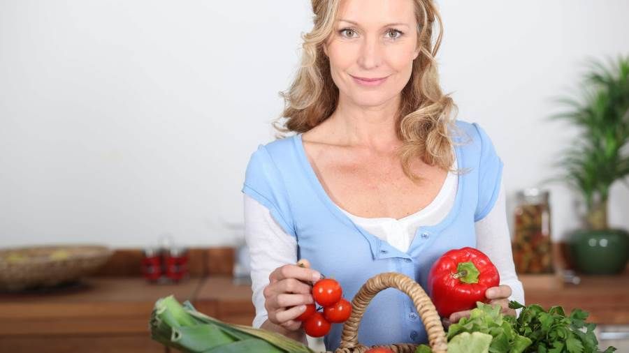 فيتامينات الصحة والجمال للمرأة الأربعينية.. لا تفرطي فيها