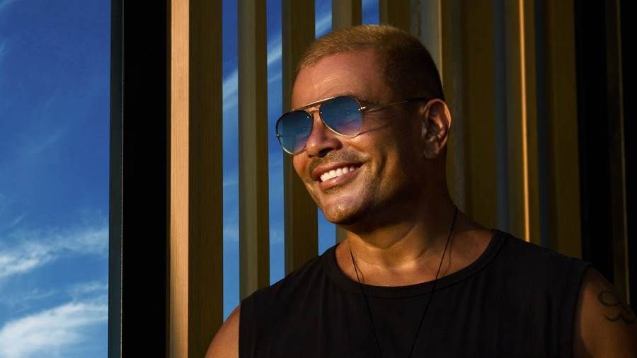 عمرو دياب يحذف كل صوره على إنستغرام!! وضع النجم عمرو دياب أكثر من 31 مليون متابع لحسابه على انستغرام في حيرة بعدما قام فجأة بحذف كل الصور والفيديوهات