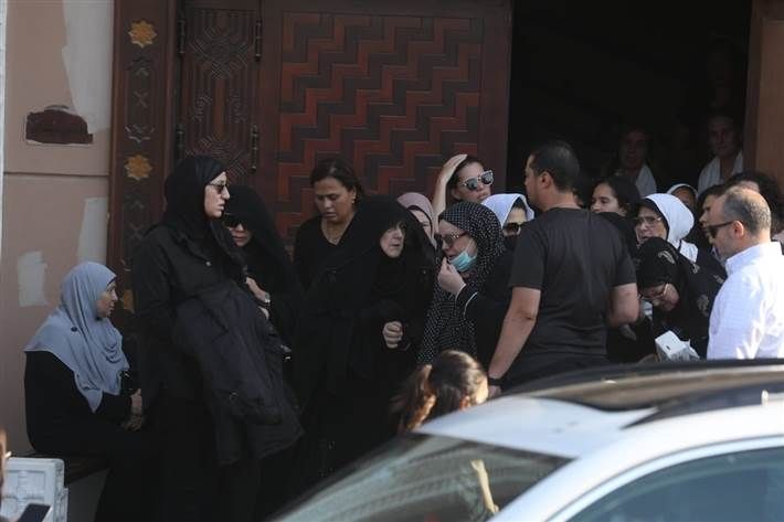 شمس البارودي تودع زوجها حسن يوسف لمثواه الأخير شيعت جنازة النجم الراحل حسن يوسف بعد عصر الثلاثاء من مسجد الشرطة وسط حضور عدد من النجوم.ظهرت النجمة المعتزلة إقرأ المزيد