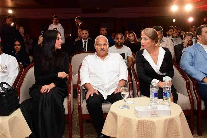 تكريم درة في مهرجان الأفلام القصيرة جدا أقيم مساء الأحد 3 نوفمبر حفل افتتاح الدورة الأولى من مهرجان الأفلام القصيرة جدا بالعين السخنة VS-Film وشهد ا إقرأ المزيد