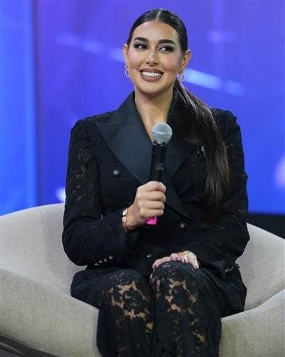 ياسمين صبري تتألق ببدلة سوداء من الدانتيل في Hia Hub حضرت النجمة ياسمين صبري منتدى Hia Hub المقام في المملكة العربية السعودية المهتم بالموضة والأزياء.واختارت ياسم إقرأ المزيد