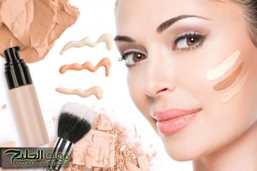 بملعقة نشا حضري كريم أساس طبيعي عالي التغطية وخافي لعيوب البشرة بدون أي مواد كيمائية