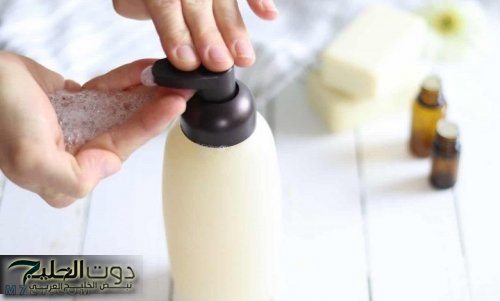 جبتلك الوصفة اللي هتوفرلك كثير ... اتعلمي ازاي تعملي شامبو في البيت بمكونات طبيعية بدون أي كيماويات..جربيها هتشكريني عليها!!