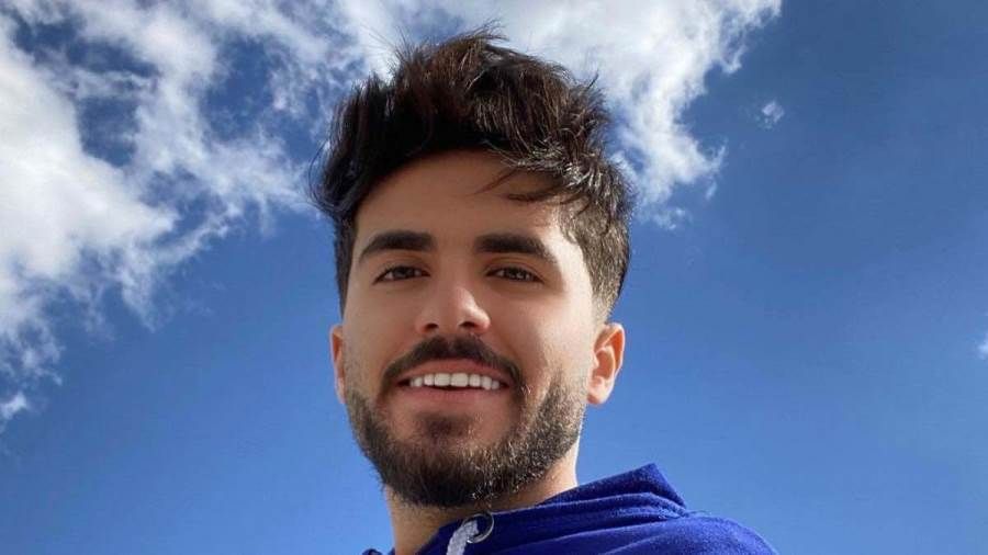 بعد صراعٍ مع المرض.. وفاة أيمن العلي "ملك جمال الأردن" توفي اليوم الناشط الأردني أيمن العلي المعروف بلقب ملك جمال الأردن ما صدم متابعيه والمجتمع الأردني.عبر حس إقرأ المزيد