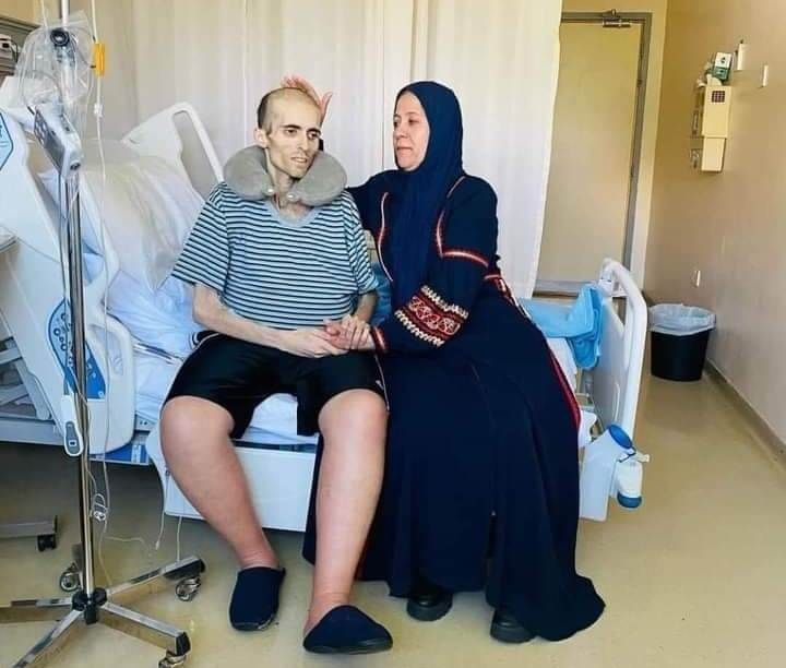 بعد صراعٍ مع المرض.. وفاة أيمن العلي "ملك جمال الأردن" توفي اليوم الناشط الأردني أيمن العلي المعروف بلقب ملك جمال الأردن ما صدم متابعيه والمجتمع الأردني.عبر حس إقرأ المزيد