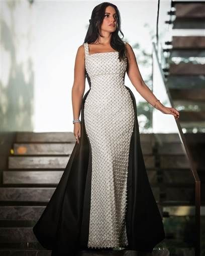  درة تتألق بفستان أبيض وأسود في عرض أحدث أفلامها حرصت النجمة درة على حضور عرض أول تجاربها الإخراجية وين صرنا ضمن فعاليات مهرجان القاهرة السينمائي الدولي في إقرأ المزيد