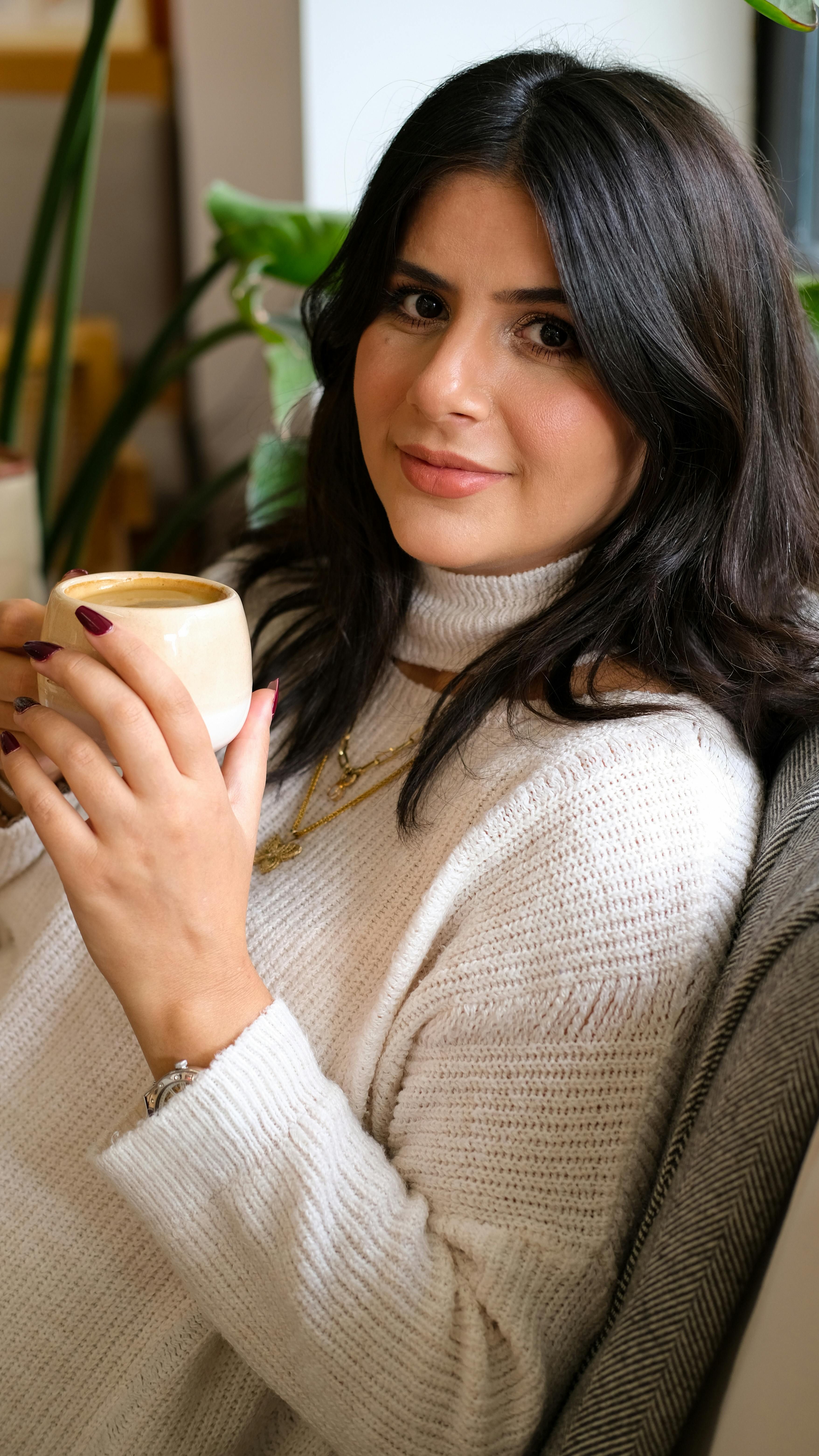 القهوة العادية أم منزوعة الكافيين: أيهما أفضل؟ إليكِ أفضل النصائح للإستفادة من فوائدها