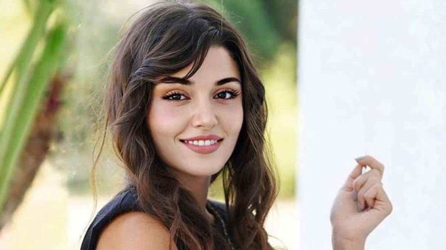 التركية هاندا أرتشيل تحتفل بعيد ميلادها في مصر قررت الفنانة التركية هاندا أرتشيل الاحتفال بعيد ميلادها هذا العام بشكل مختلف حيث تمضيه في مصر.وتتواجد هاندا إقرأ المزيد