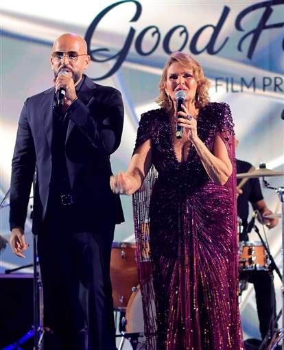 يسرا تتألق بفستان بنفسجي لامع في حفل Golden Globes اختارت النجمة يسرا فستانا أنيفا في حفل تكريمها من الجائزة العالمية Golden Globes التي أقيمت في مصر بالتعاون م إقرأ المزيد