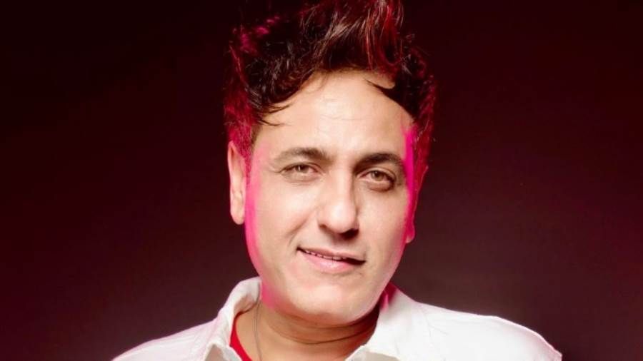 شقيق محمد رحيم يؤكد: الوفاة طبيعية جدل كبير أثير خلال الساعات الماضية حول وفاة الفنان محمد رحيم وإن كانت الوفاة طبيعية أم بها شبهة جنائية.ونفى طا إقرأ المزيد