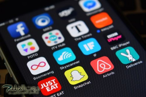 اوعي تفكر واحذفها بسرعة.. 12 تطبيقا على الموبايل تصورك دون علمك وتسرق رسائل واتساب