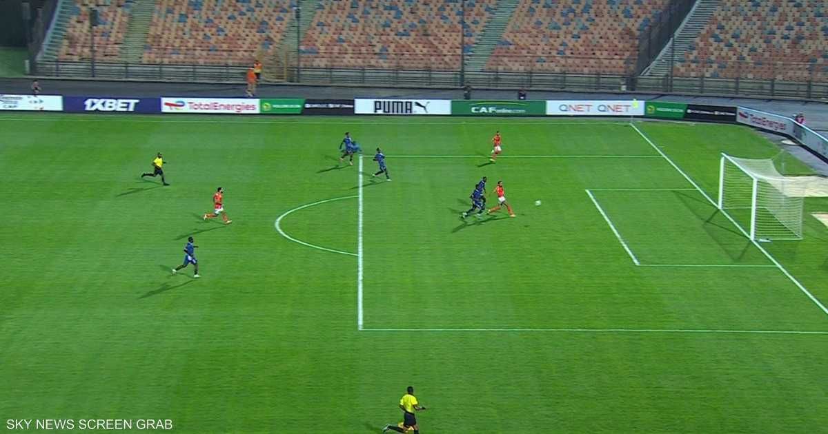 العالم اليوم - بالفيديو.. نجم الأهلي يضيع "أغرب فرصة" في الموسم