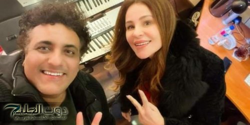 كارول سماحة تنهار بكاءً في عزاء محمد رحيم - بالصور